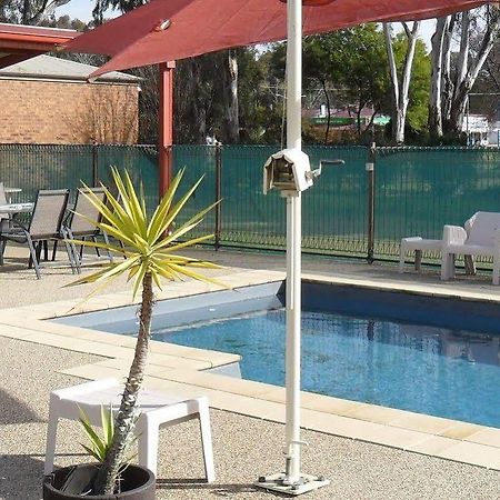 Settlement Motor Inn Deniliquin Exteriör bild
