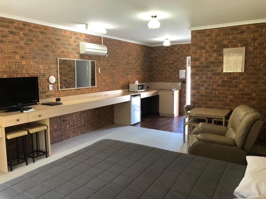 Settlement Motor Inn Deniliquin Exteriör bild