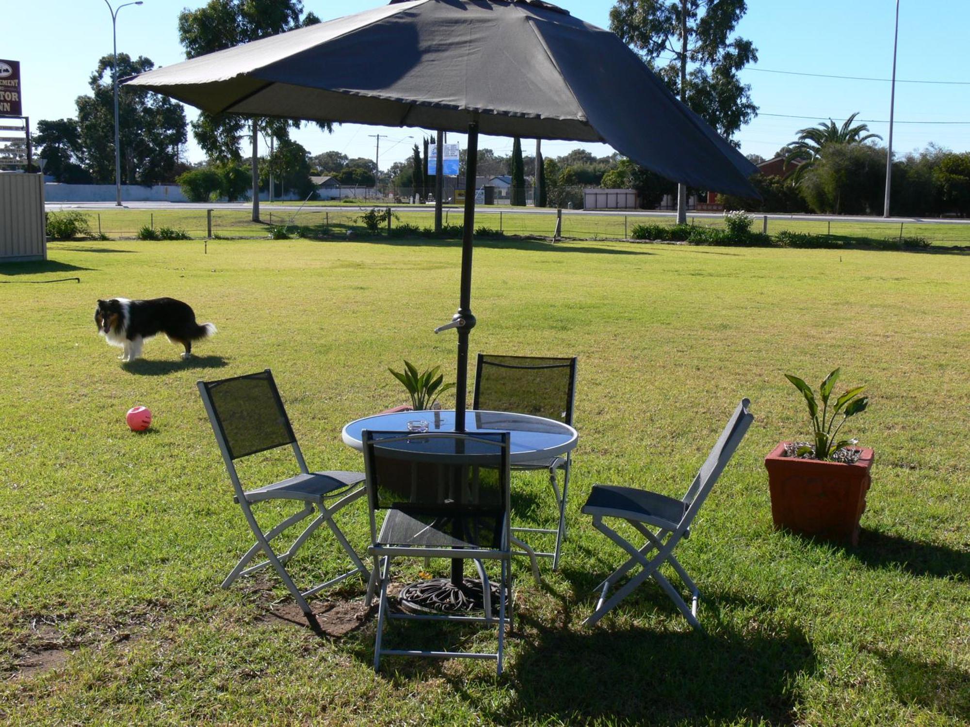 Settlement Motor Inn Deniliquin Exteriör bild