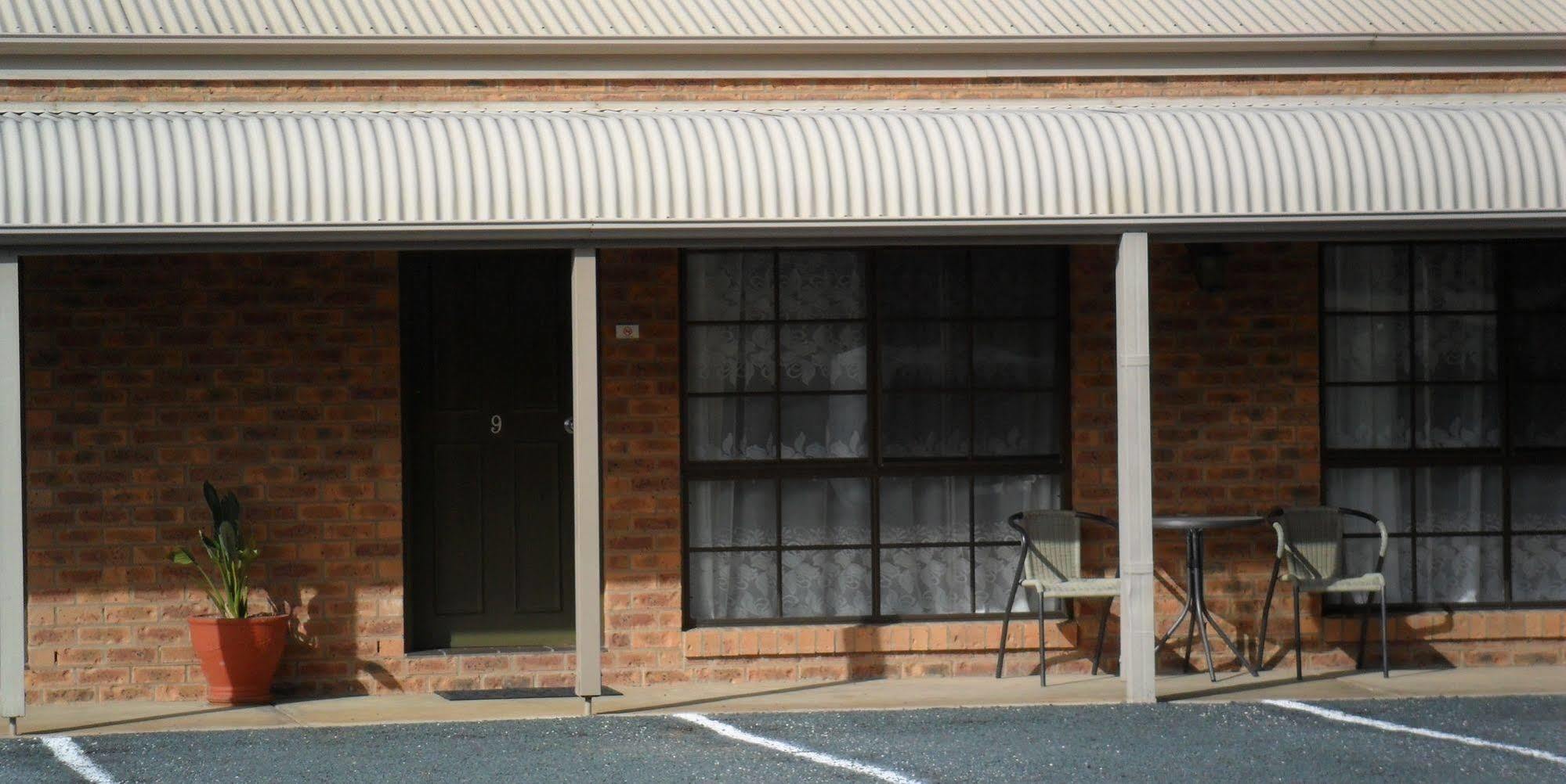 Settlement Motor Inn Deniliquin Exteriör bild