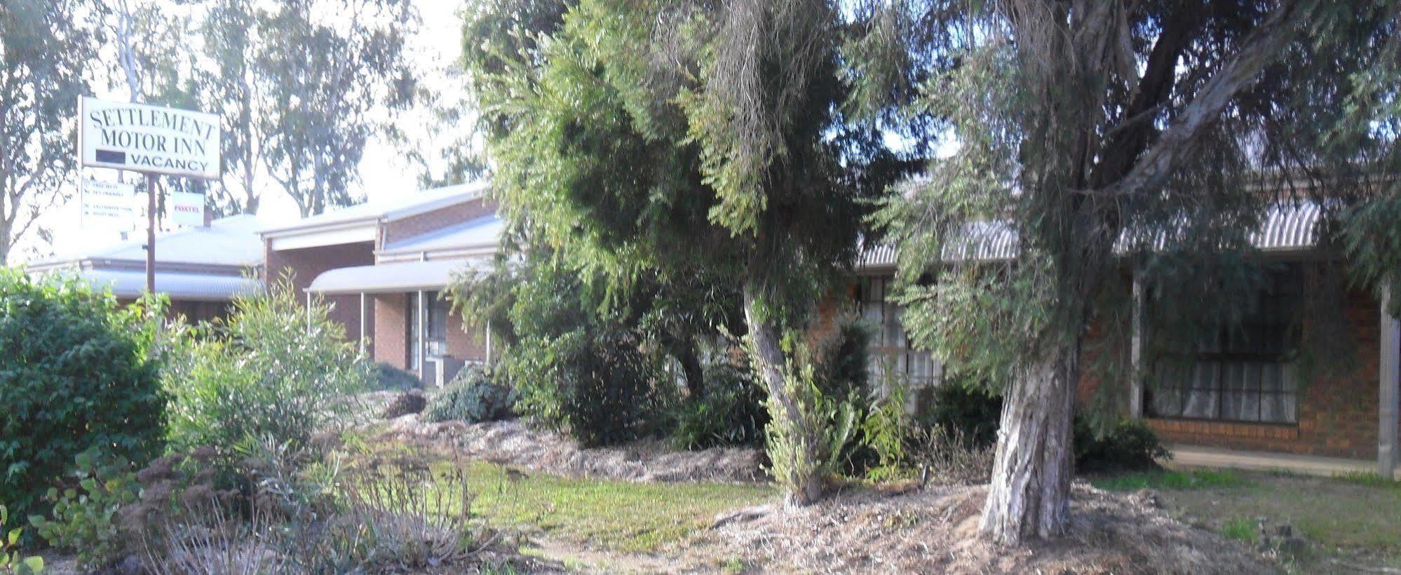 Settlement Motor Inn Deniliquin Exteriör bild