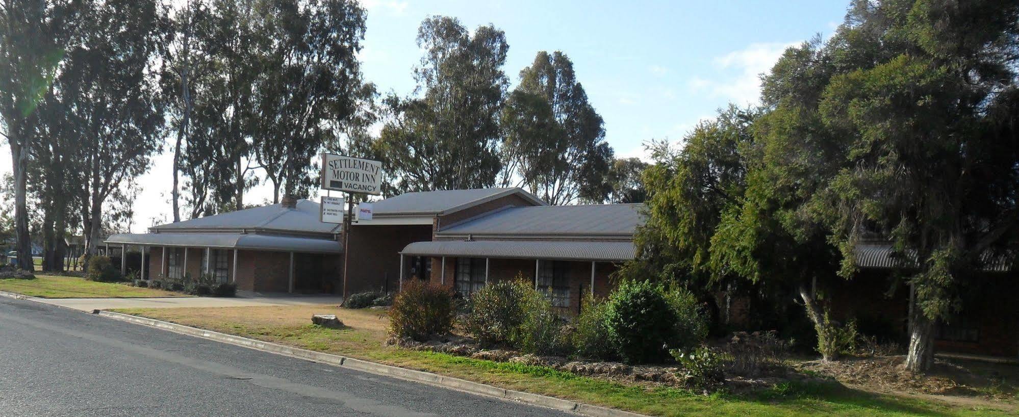 Settlement Motor Inn Deniliquin Exteriör bild