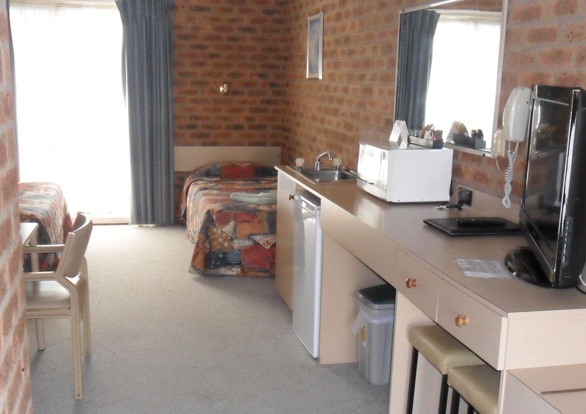 Settlement Motor Inn Deniliquin Exteriör bild