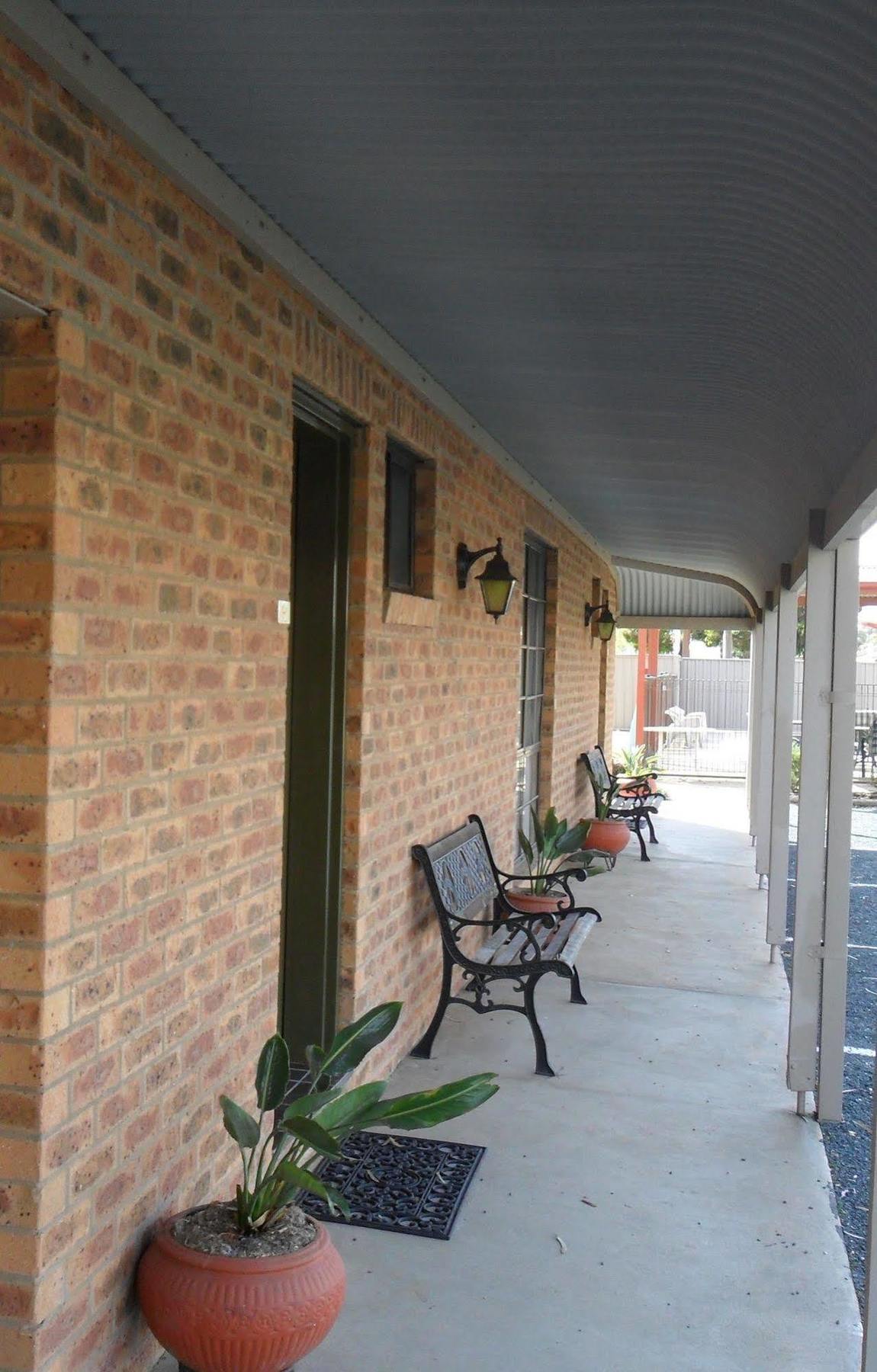 Settlement Motor Inn Deniliquin Exteriör bild
