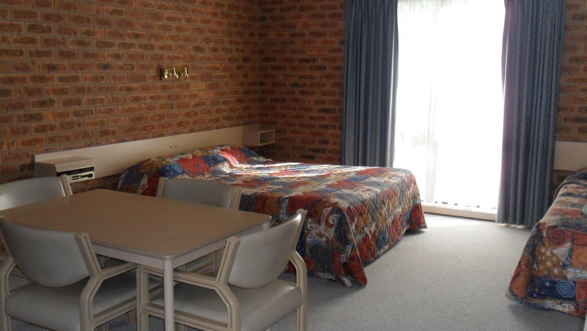 Settlement Motor Inn Deniliquin Exteriör bild