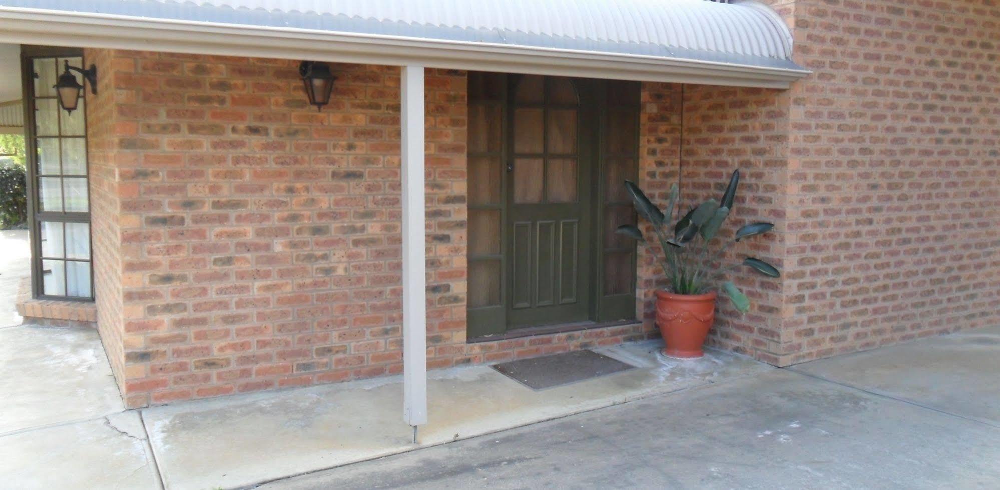 Settlement Motor Inn Deniliquin Exteriör bild