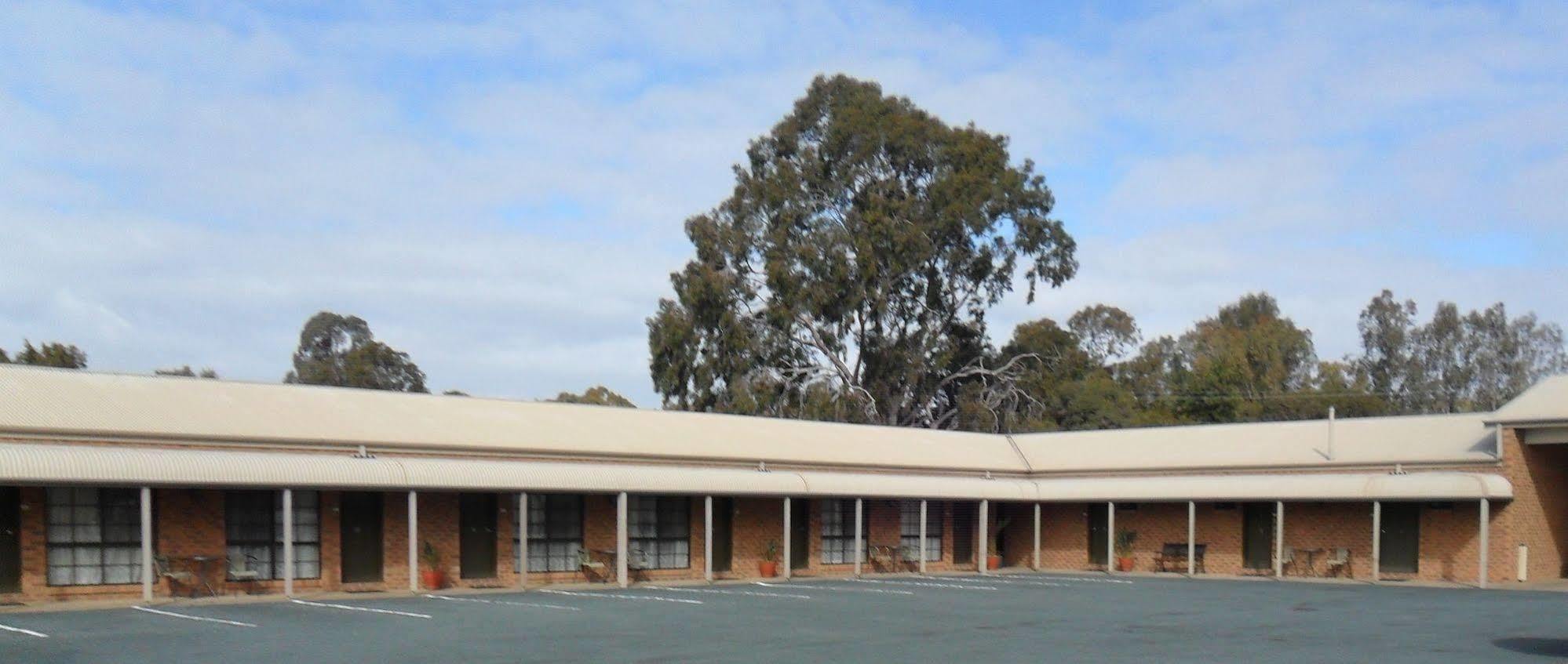 Settlement Motor Inn Deniliquin Exteriör bild