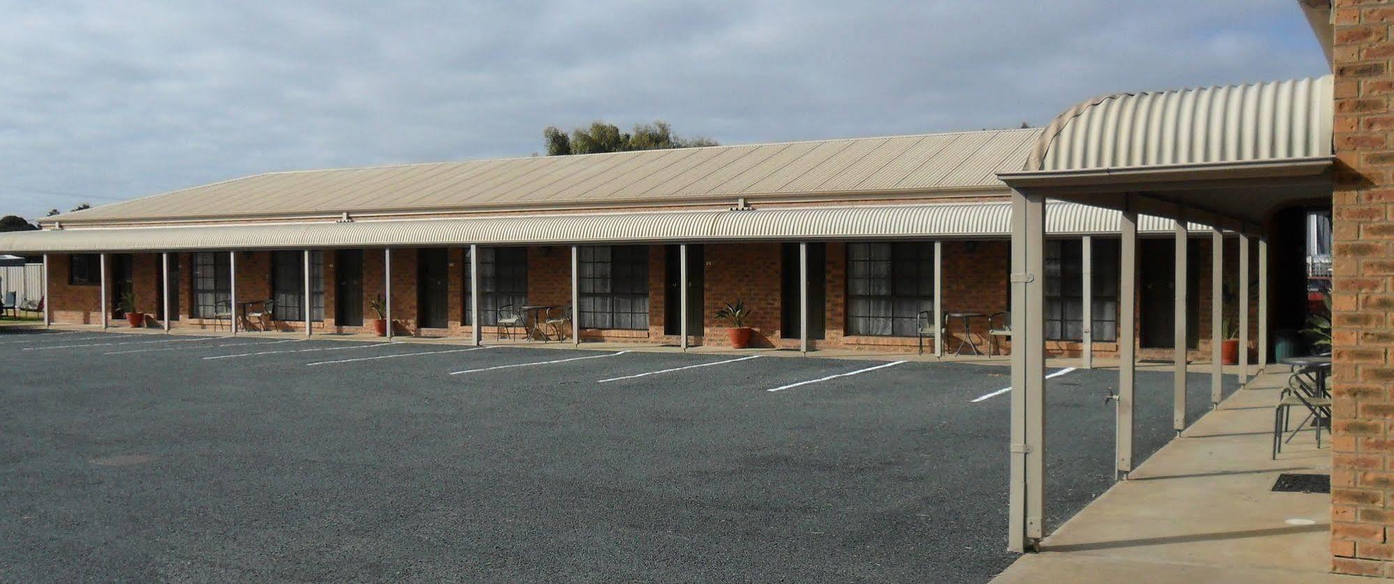 Settlement Motor Inn Deniliquin Exteriör bild